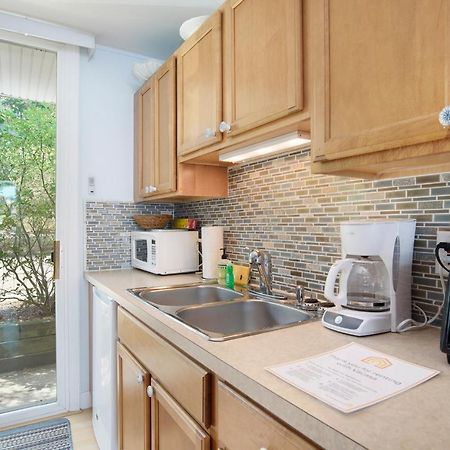 Waterside Suites Саугатук Екстериор снимка