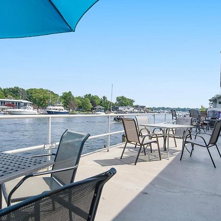 Waterside Suites Саугатук Екстериор снимка