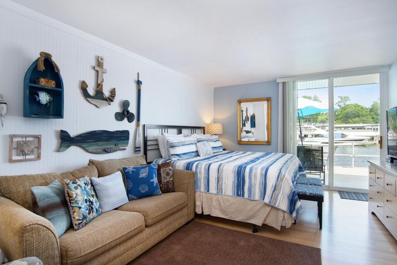 Waterside Suites Саугатук Екстериор снимка
