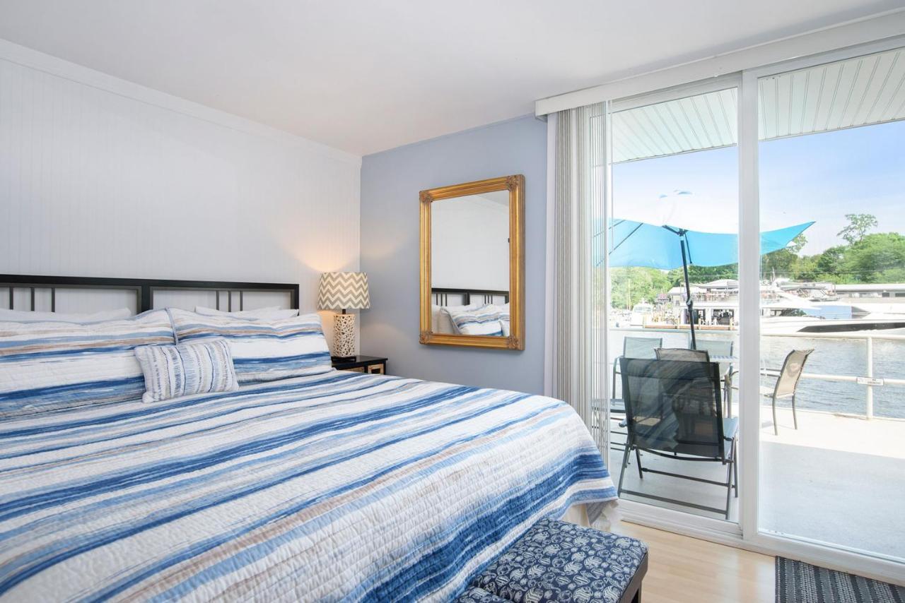 Waterside Suites Саугатук Екстериор снимка