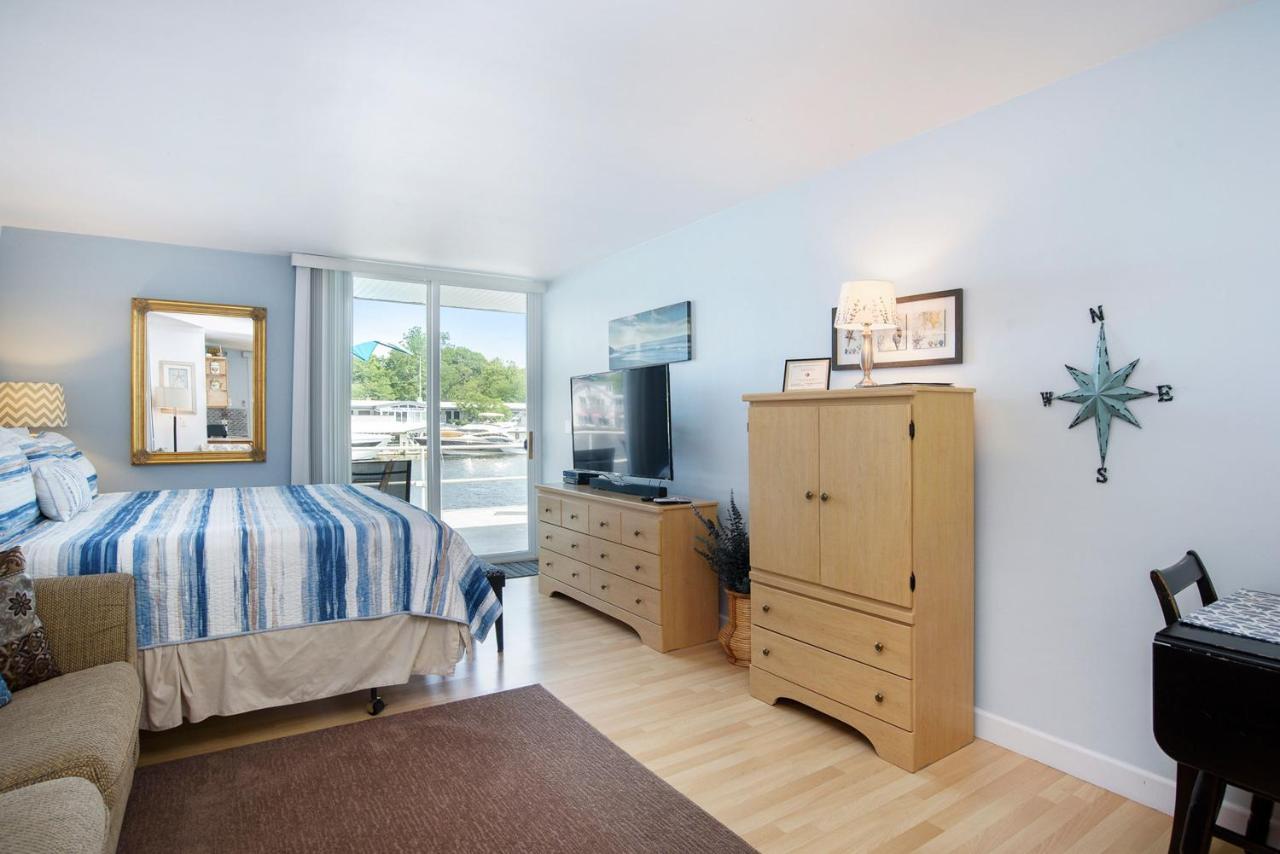 Waterside Suites Саугатук Екстериор снимка