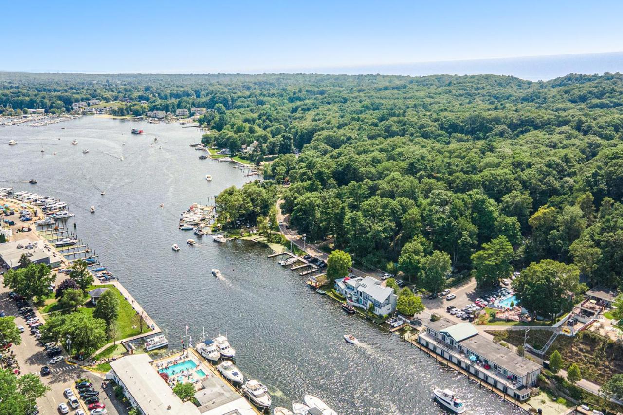 Waterside Suites Саугатук Стая снимка